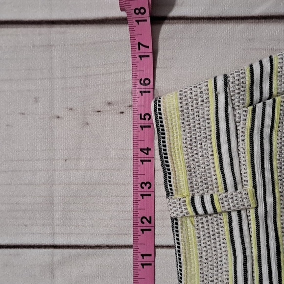 LOFT The Riviera Short Yellow Black Striped Textured Shorts - Size 4 - Picture 11 of 11